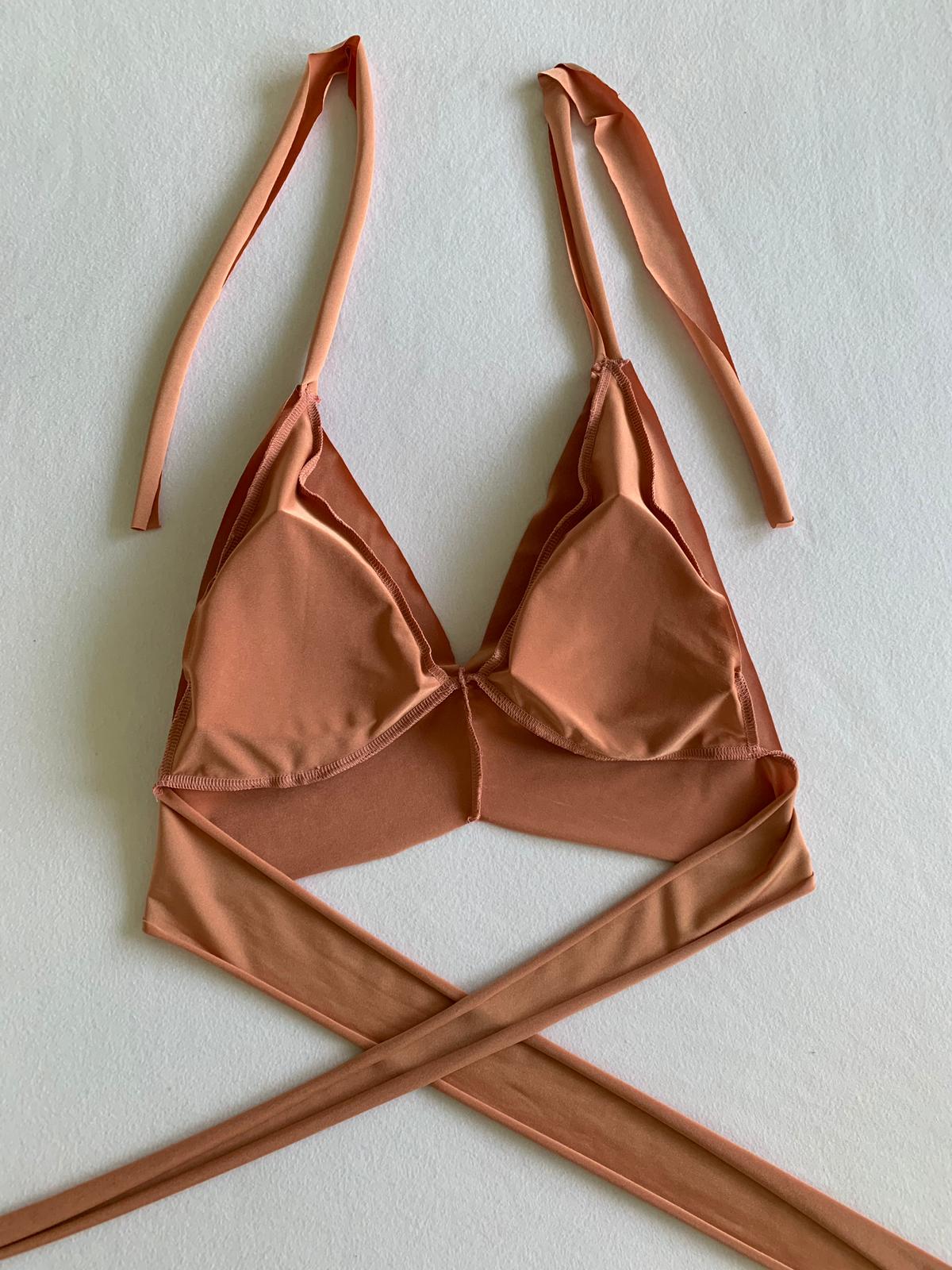 Podprsenka zezadu ležící