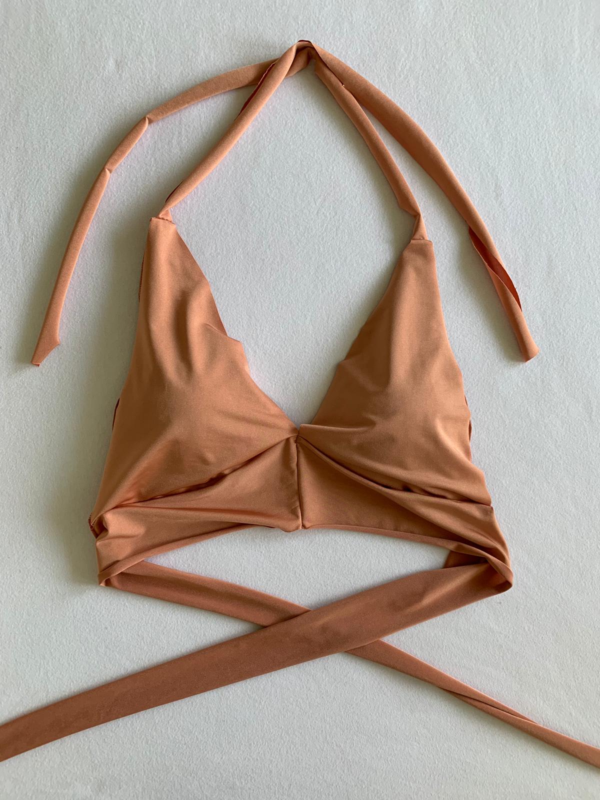 Podprsenka zepředu ležící