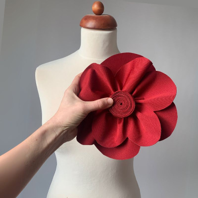 Velká květina z klasického materiálu