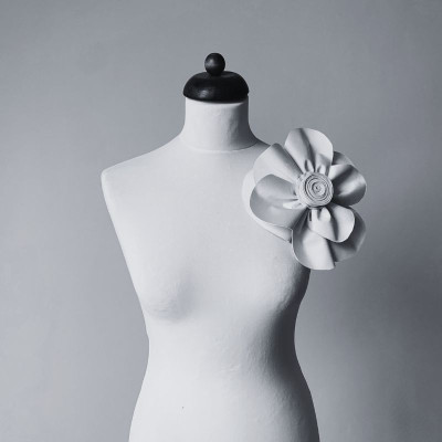 Velká květina z klasického materiálu