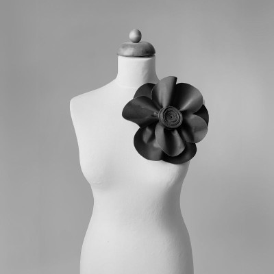 Velká květina z klasického materiálu