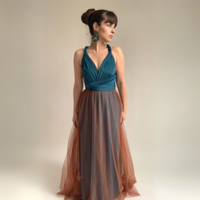 KOMPLET 2v1 dlouhých petrolejových variabilních šatů kolekce Bohème a měděné tylové sukně Convertibles®