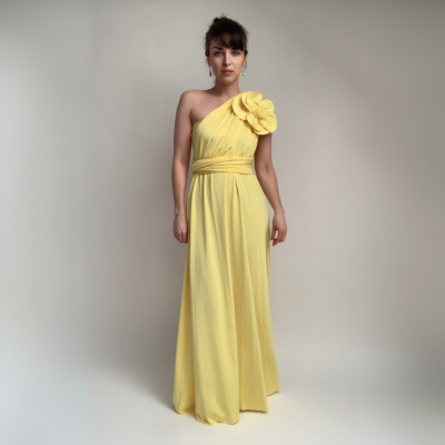 Velká květina + dlouhé šaty střihu Bohème z klasického materiálu