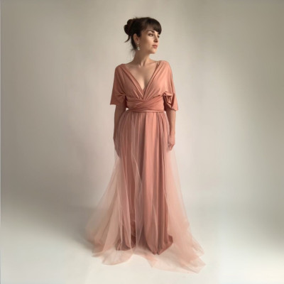 Komplet dlouhých variabilních šatů a tylové sukně