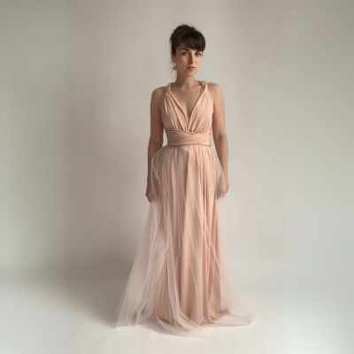 Komplet dlouhých variabilních šatů a tylové sukně