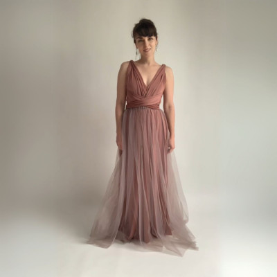 Komplet dlouhých variabilních šatů a tylové sukně