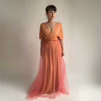 Komplet dlouhých variabilních šatů a tylové sukně