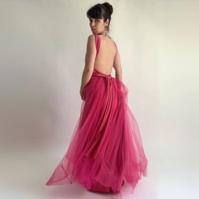 Komplet dlouhých variabilních šatů a tylové sukně