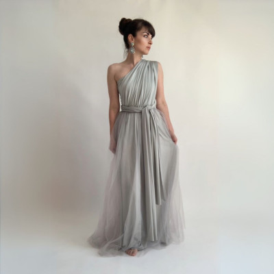 Komplet dlouhých variabilních šatů a tylové sukně