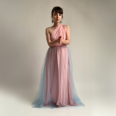 Komplet dlouhých variabilních šatů a tylové sukně