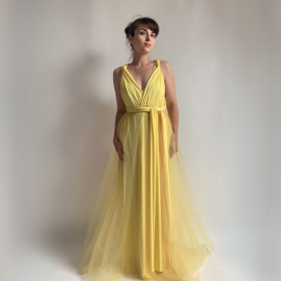 Komplet dlouhých variabilních šatů a tylové sukně