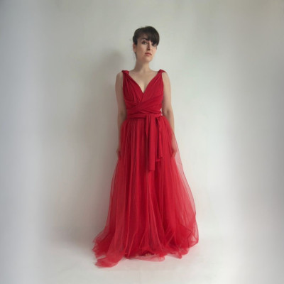 Komplet dlouhých variabilních šatů a tylové sukně