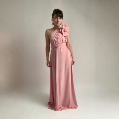 Velká květina + dlouhé šaty střihu Bohème z klasického materiálu