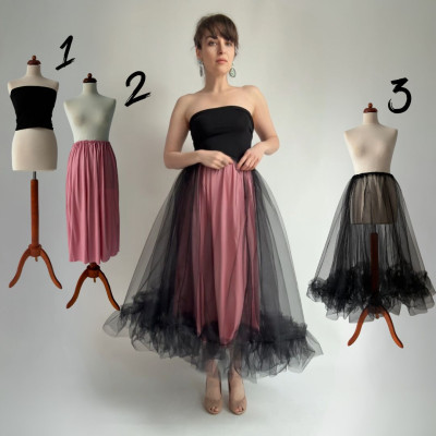 kombinace bandeau topu, midi sukně a řasené midi tylovky